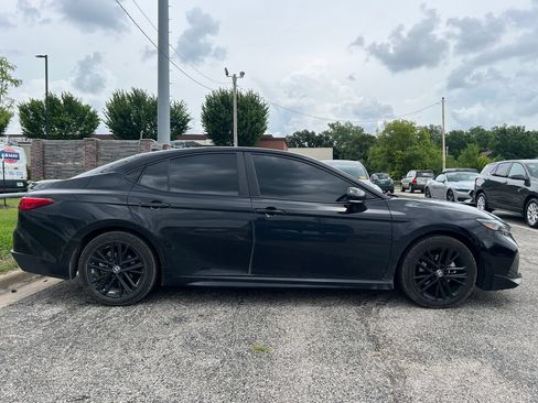 Used 2025 Toyota Camry SE FWD image 2