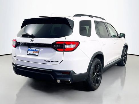 Certified 2025 Honda Pilot Black Edition image 23