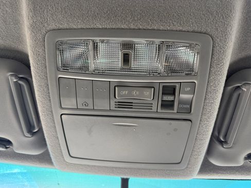 Used 2013 Toyota Highlander Limited image 29