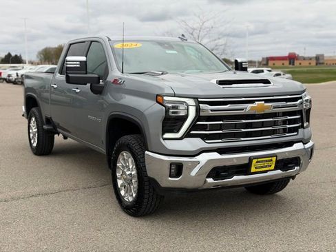 Used 2024 Chevrolet Silverado 2500 LTZ w/ LTZ Plus Package AWD/4WD image 3