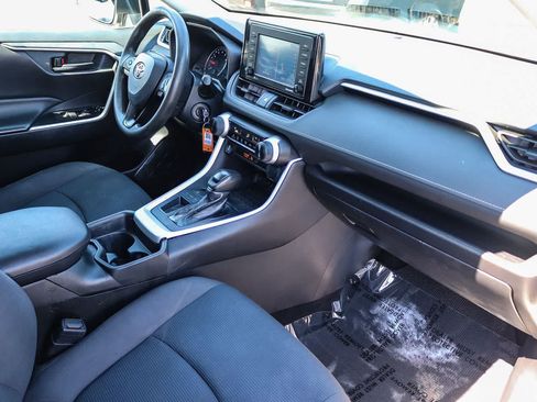 Used 2020 Toyota RAV4 LE FWD image 16