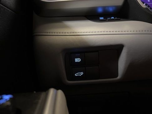 Used 2022 Toyota Highlander XLE AWD/4WD image 46
