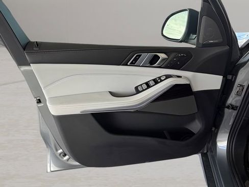 Used 2024 BMW X7 xDrive40i w/ Premium Package image 22