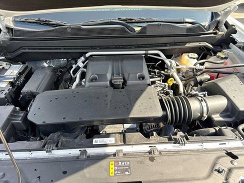 Used 2025 Chevrolet Colorado W/T w/ Advanced Trailering Package RWD image 36