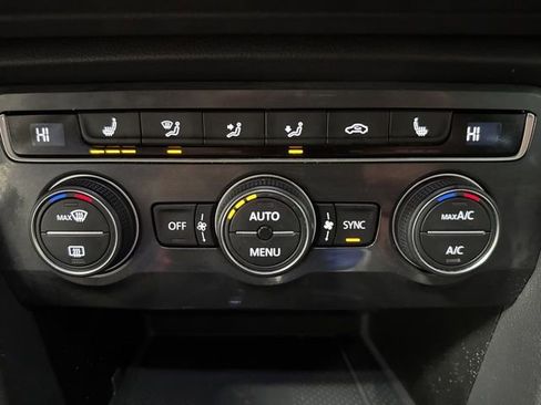 Certified 2021 Volkswagen Tiguan SE w/ Panoramic Sunroof Package image 18