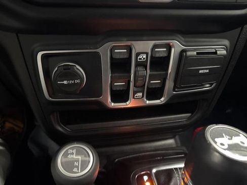 Used 2020 Jeep Wrangler Unlimited Sahara w/ Uconnect 4C Nav & Sound Group image 29