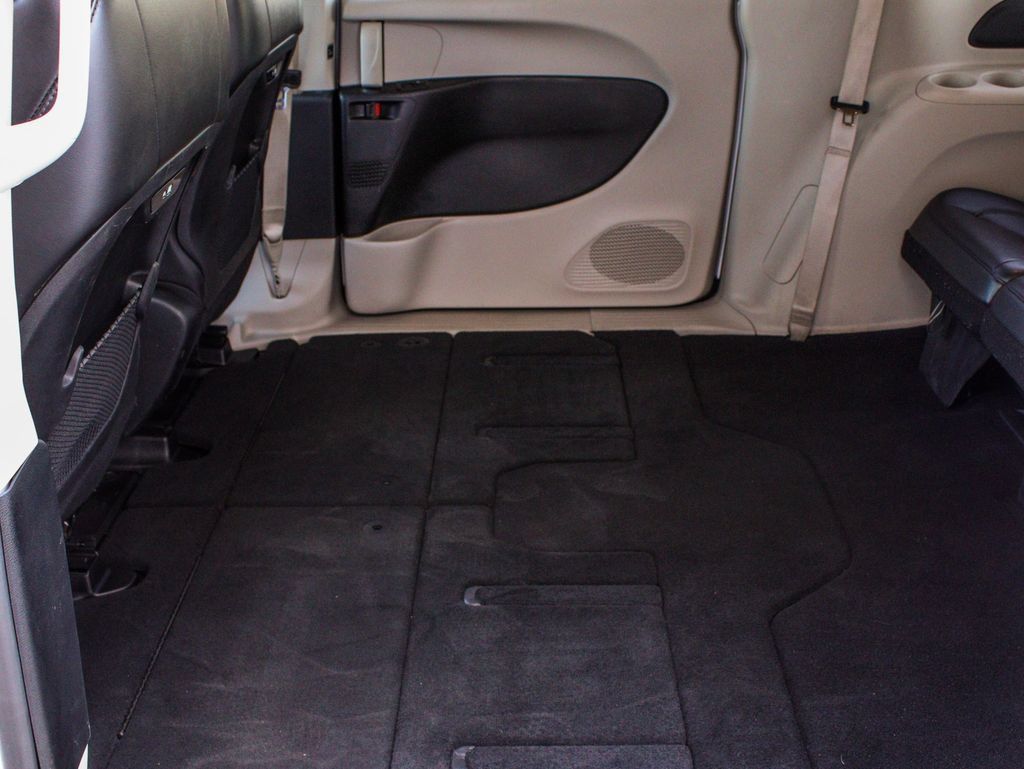 Used 2024 Chrysler Pacifica Touring-L FWD image 33