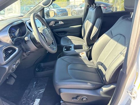 New 2026 Chrysler Pacifica Select FWD image 20