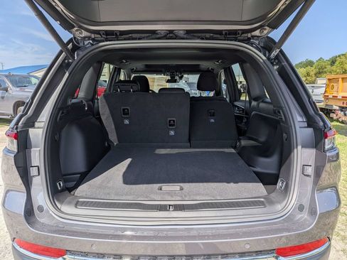 New 2026 Jeep Grand Cherokee Laredo X RWD image 13