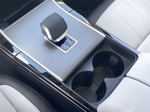 Used 2025 Land Rover Range Rover Evoque Dynamic SE image 9