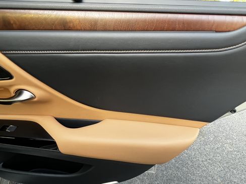 Used 2024 Lexus ES 300h Ultra Luxury w/ Accessory Package (Z2) image 40