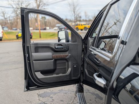 Used 2021 GMC Sierra 3500 Denali w/ Denali Ultimate Package image 35