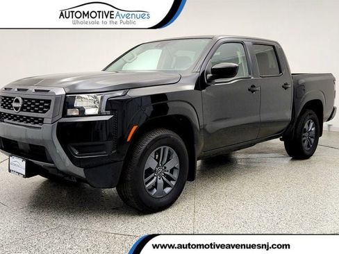 Used 2025 Nissan Frontier SV image 1