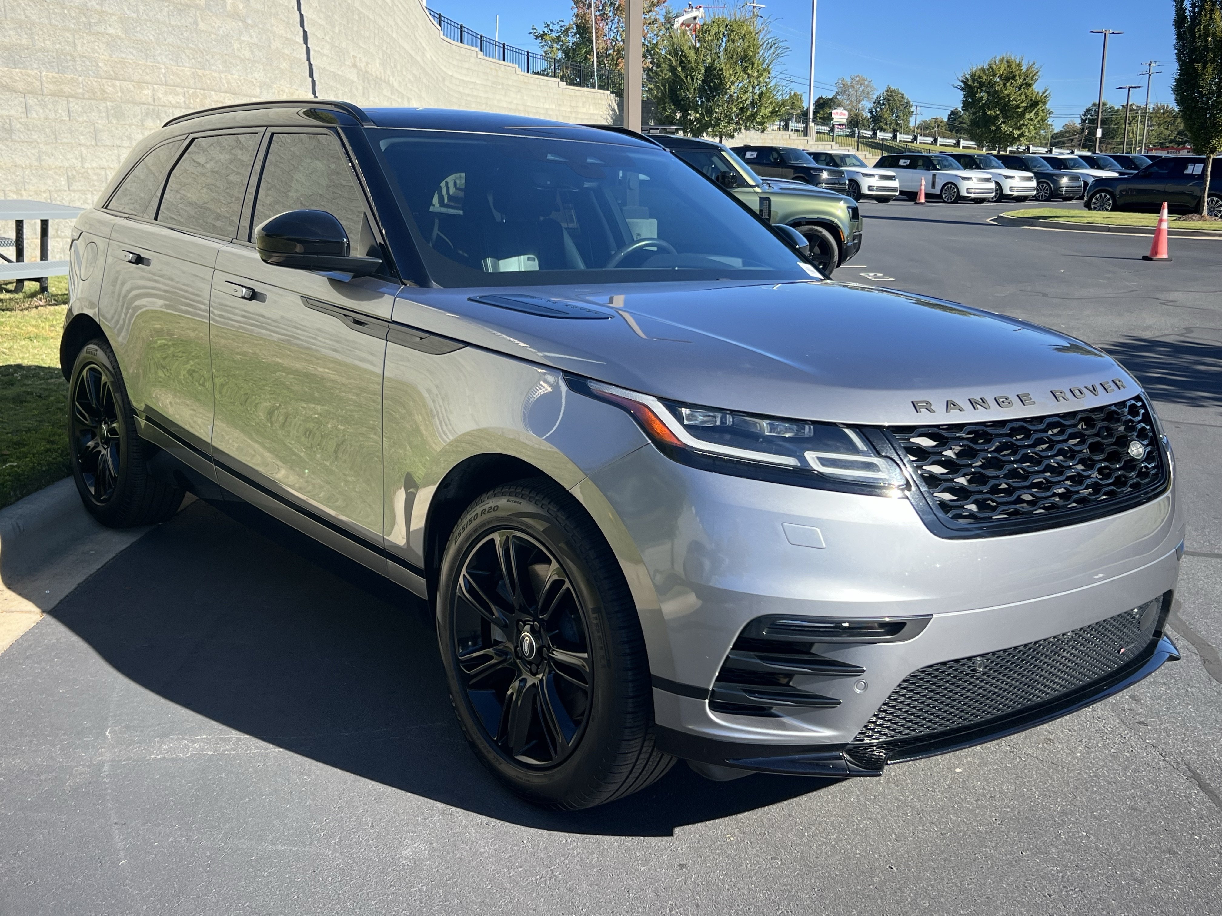 Certified 2023 Land Rover Range Rover Velar R-Dynamic S AWD/4WD image 9