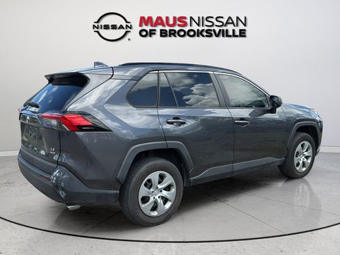 Used 2021 Toyota RAV4 LE AWD/4WD image 12