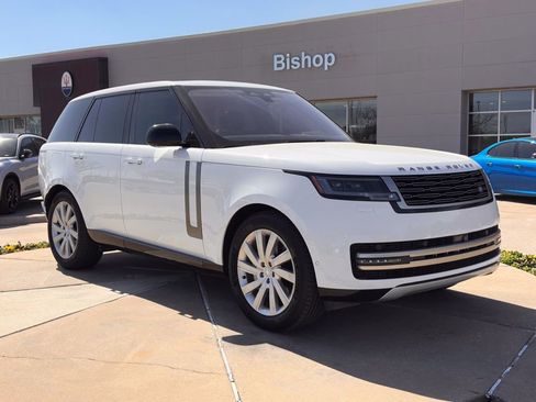 Used 2023 Land Rover Range Rover SE image 3