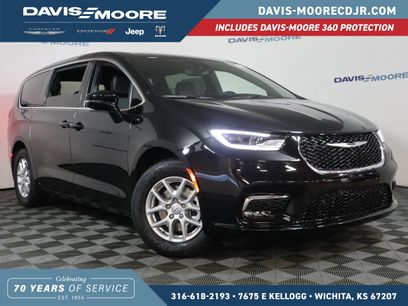 New 2026 Chrysler Pacifica Select