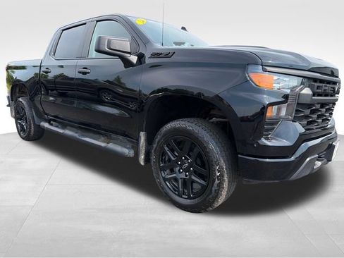 Used 2024 Chevrolet Silverado 1500 Custom Trail Boss w/ Turbomax Blackout Package AWD/4WD image 9