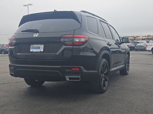 Used 2025 Honda Pilot Black Edition image 9