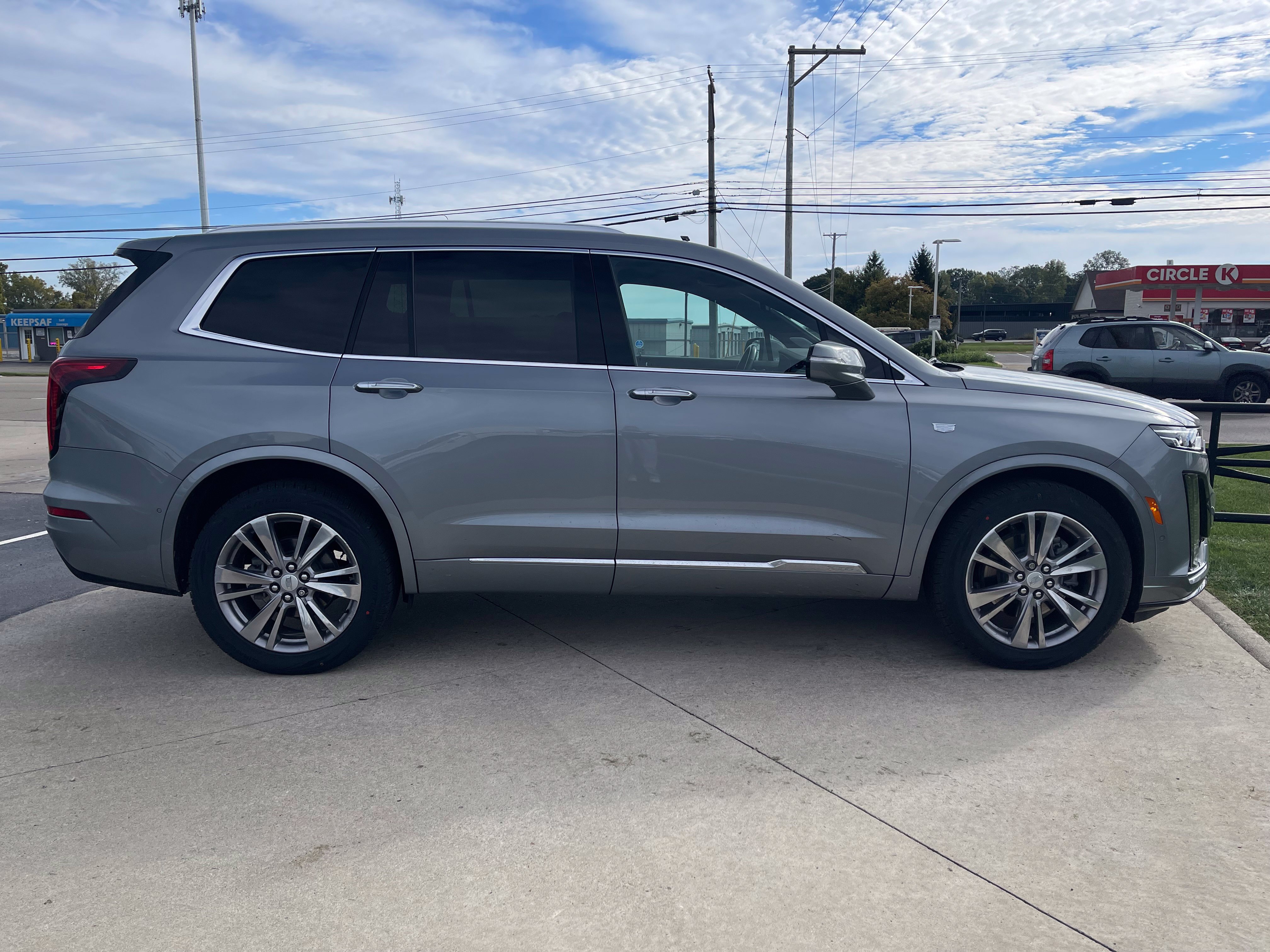 Used 2024 Cadillac XT6 Premium Luxury w/ Platinum Package AWD/4WD image 8