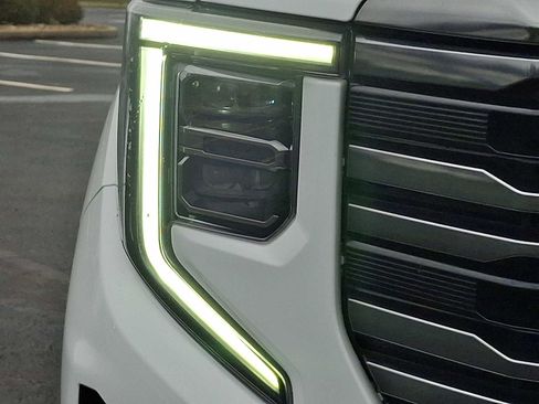 Used 2022 GMC Sierra 1500 AT4 w/ AT4 Premium Package image 9