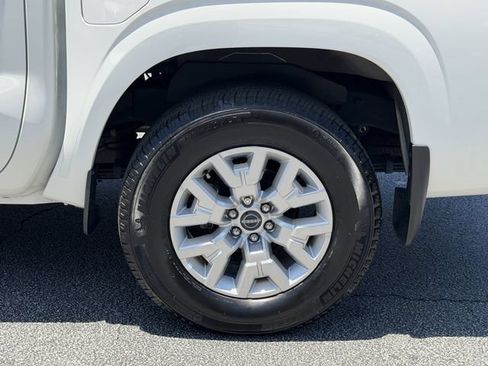Used 2024 Nissan Frontier SV w/ SV Convenience Package RWD image 30