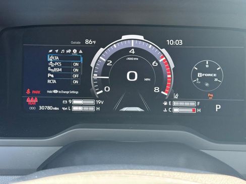 Used 2025 Toyota Tundra Limited AWD/4WD image 22
