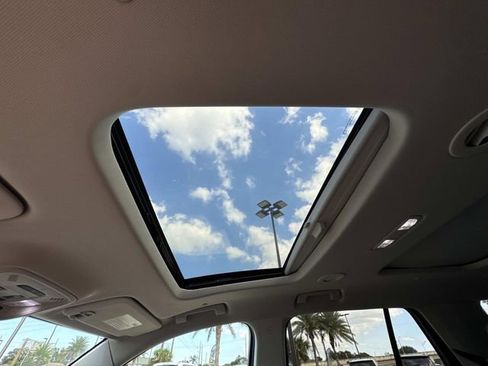 Used 2021 Chevrolet Traverse Premier image 28