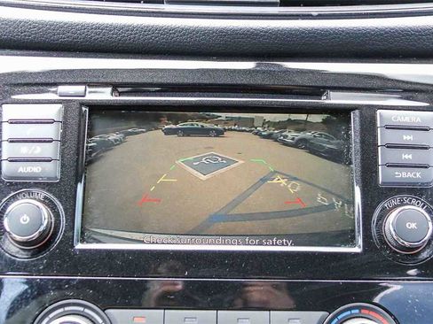 Used 2020 Nissan Rogue S image 22