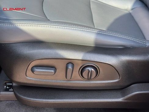 Used 2023 Buick Enclave Essence w/ Experience Buick Package FWD image 22