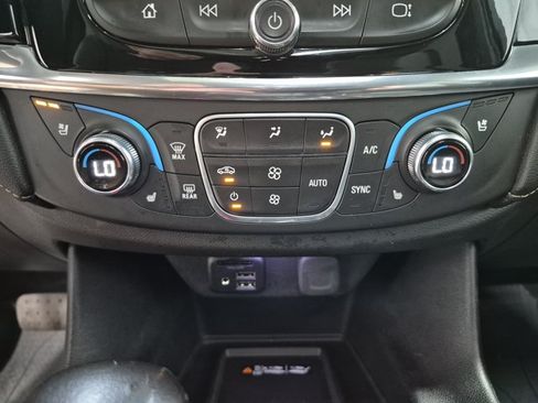 Used 2022 Chevrolet Traverse Premier AWD/4WD image 24