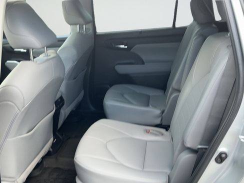Used 2021 Toyota Highlander XLE AWD/4WD image 41