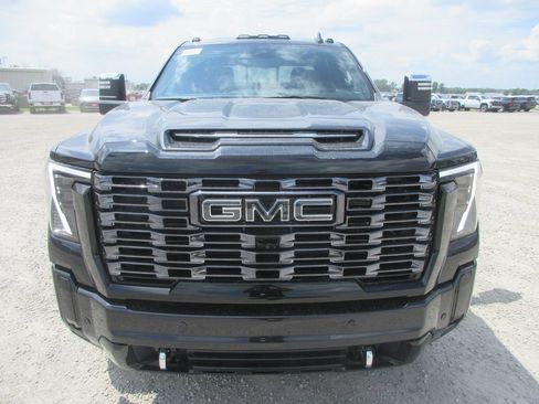 New 2026 GMC Sierra 2500 Denali Ultimate AWD/4WD image 12