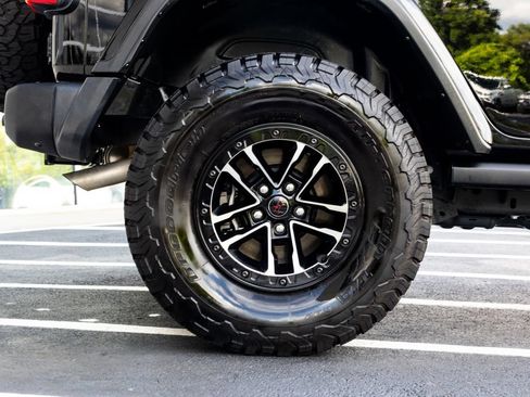 Used 2024 Jeep Wrangler Unlimited Rubicon AWD/4WD image 10