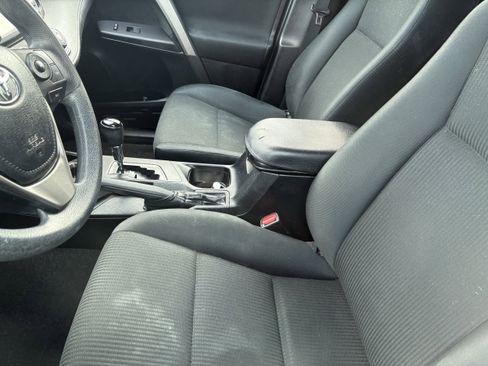 Used 2017 Toyota RAV4 LE image 7