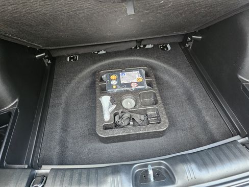 Used 2023 Jeep Compass Sport image 17