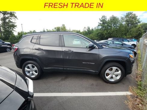 Used 2018 Jeep Compass Latitude w/ Cold Weather Group AWD/4WD image 1