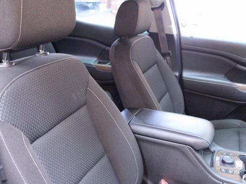 Used 2023 GMC Acadia SLE w/ LPO, Floor Liner Package AWD/4WD image 10