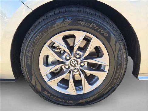 Certified 2024 Toyota Sienna XLE image 20