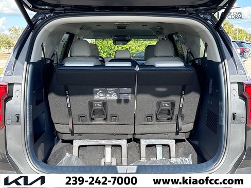 New 2026 Kia Carnival EX FWD image 11
