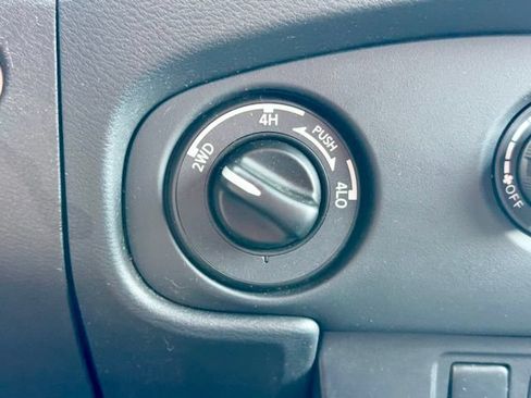Used 2024 Nissan Frontier SV AWD/4WD image 22
