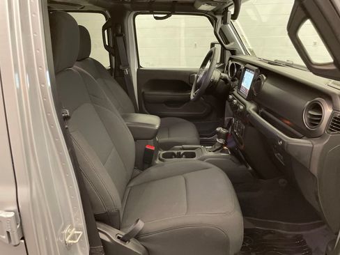 Certified 2023 Jeep Gladiator Sport AWD/4WD image 24