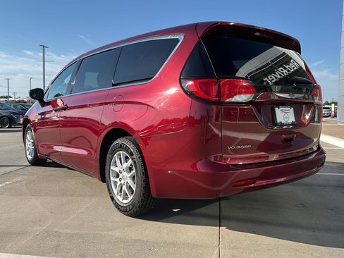 Used 2021 Chrysler Voyager LX w/ Cold Weather Group FWD image 11