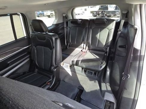 Used 2023 Jeep Grand Cherokee L Limited w/ Luxury Tech Group II AWD/4WD image 15