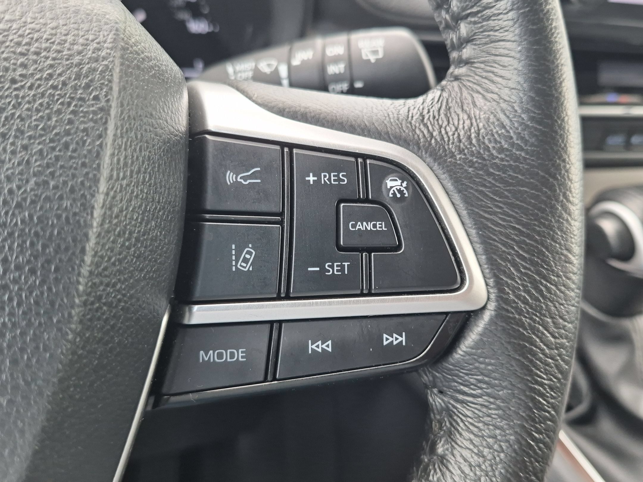 Used 2023 Toyota Sienna XLE AWD/4WD image 15