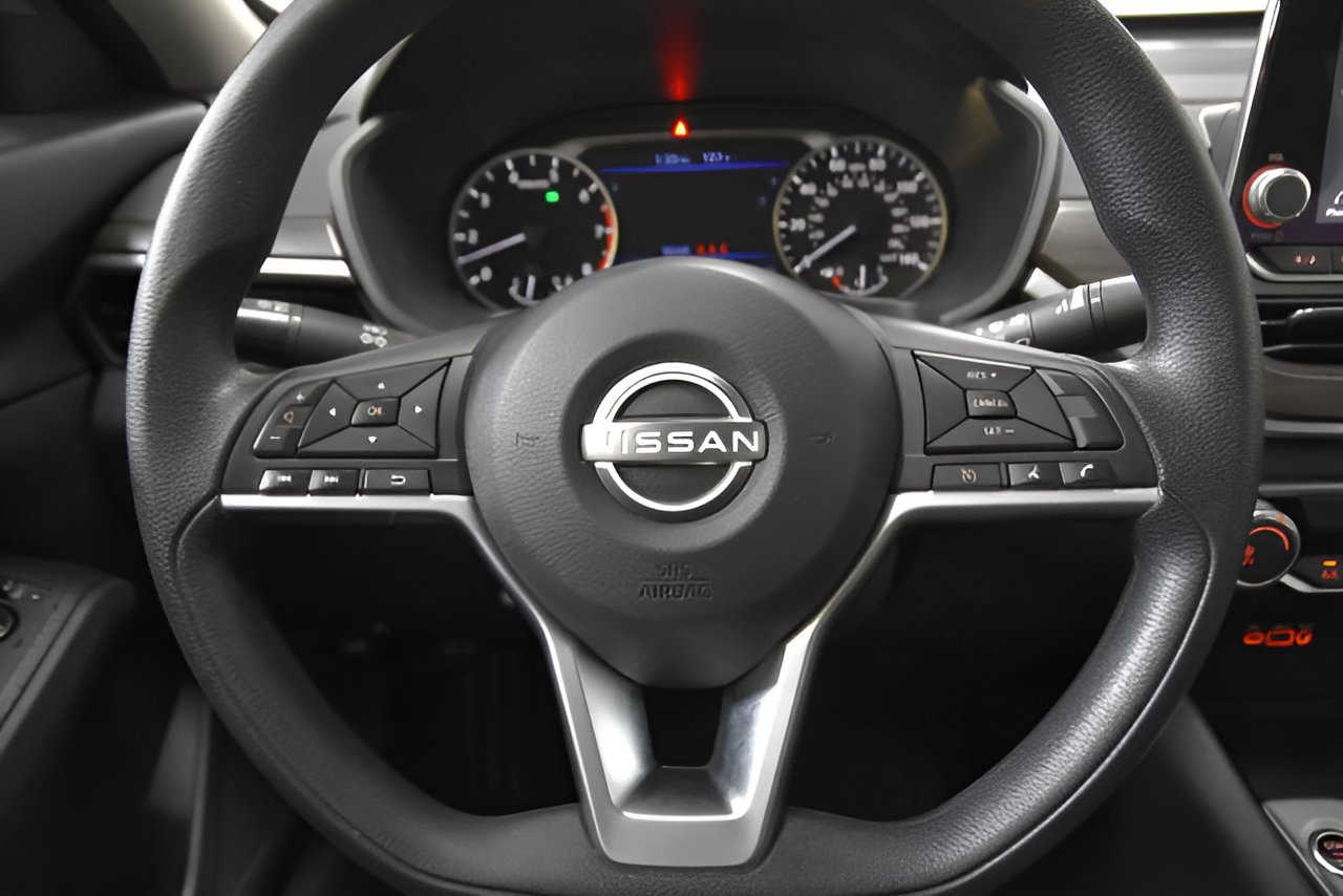 Used 2024 Nissan Altima 2.5 SV FWD image 12