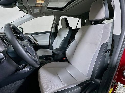 Used 2018 Toyota RAV4 XLE AWD/4WD image 11