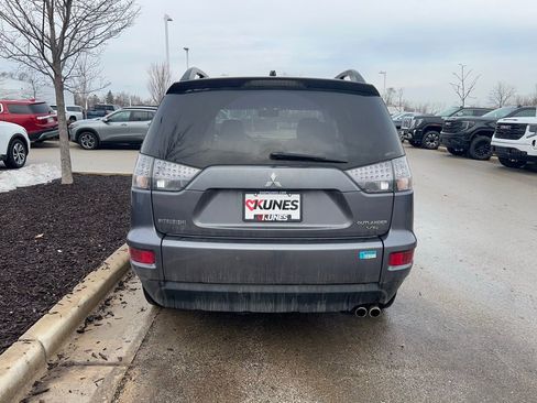 Used 2010 Mitsubishi Outlander XLS image 4