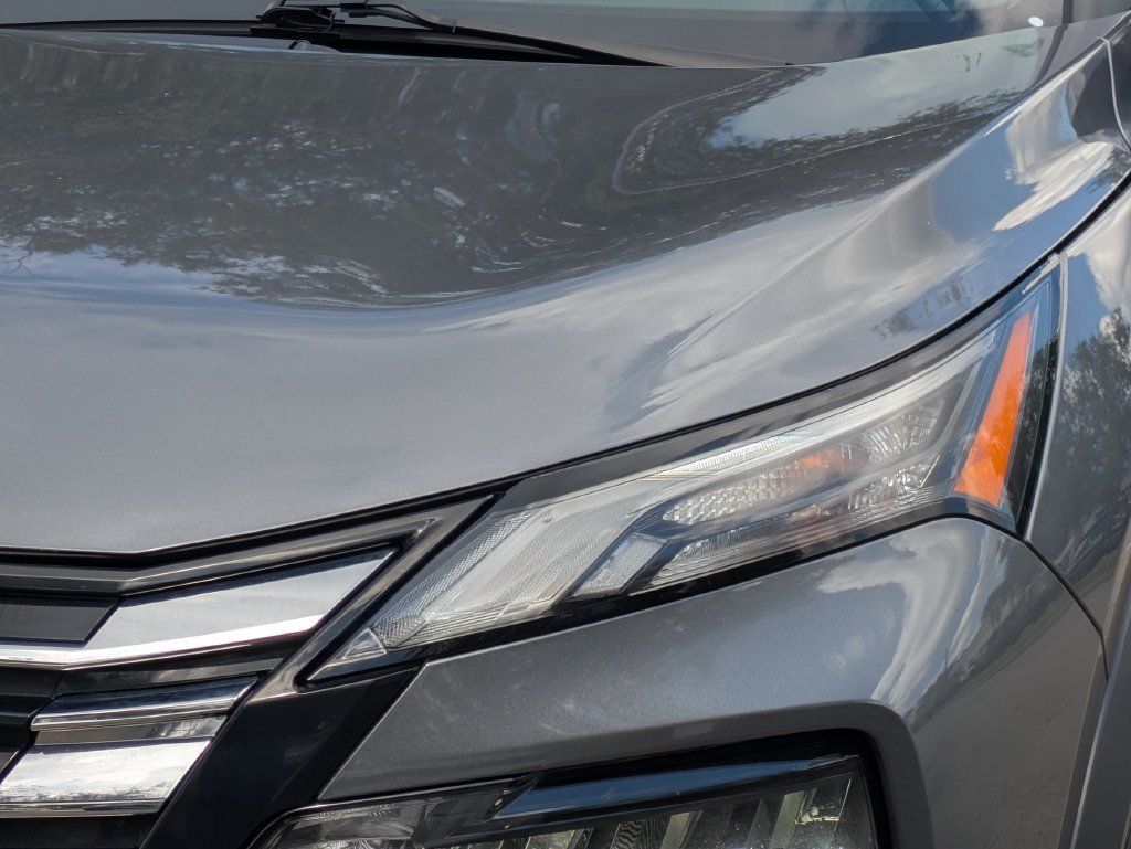 Used 2025 Nissan Rogue SV FWD image 9