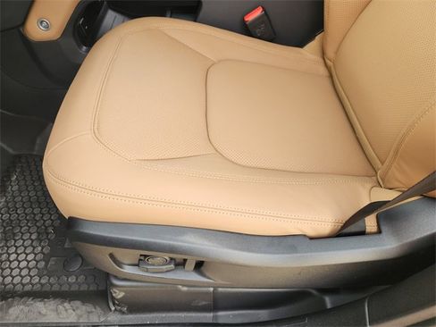 New 2026 Land Rover Defender 110 X-Dynamic SE image 17